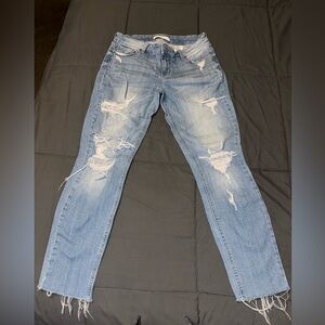 Women’s low rise skinny ankle jeans. Size 9